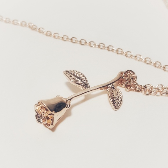 Jewelry - 5 / 50% off NWOT Gorgeous  Rose gold rose necklace